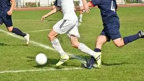 荣耀时刻泪洒赛场！武磊3年内两度动情落泪，再夺中超第4冠，致敬梅西经典庆祝瞬间