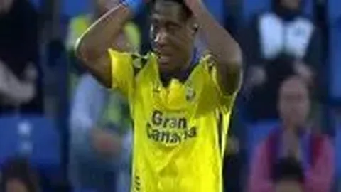 帽子戏法闪耀全场，维蒂尼亚荣膺巴黎对决热刺最佳之星！